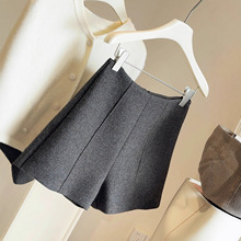 灰色气质西装毛呢短裤女2025秋冬新款外穿高腰显瘦A字阔腿靴裤子
