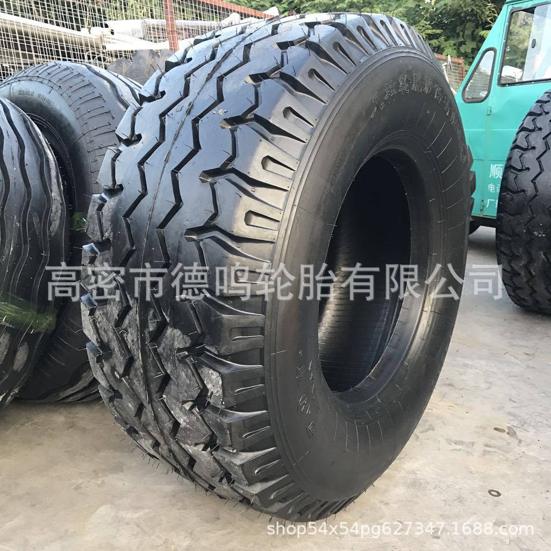 Suministro Fengshen neumático de camión oblicuo 18-22.5 nuevo neumático de la máquina de reacondicionamiento 18-22.5 neumático del petrolero