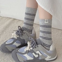 Mekki无骨秋冬新款袜子女中筒袜字母狗布标条纹ins潮休闲秋季棉袜