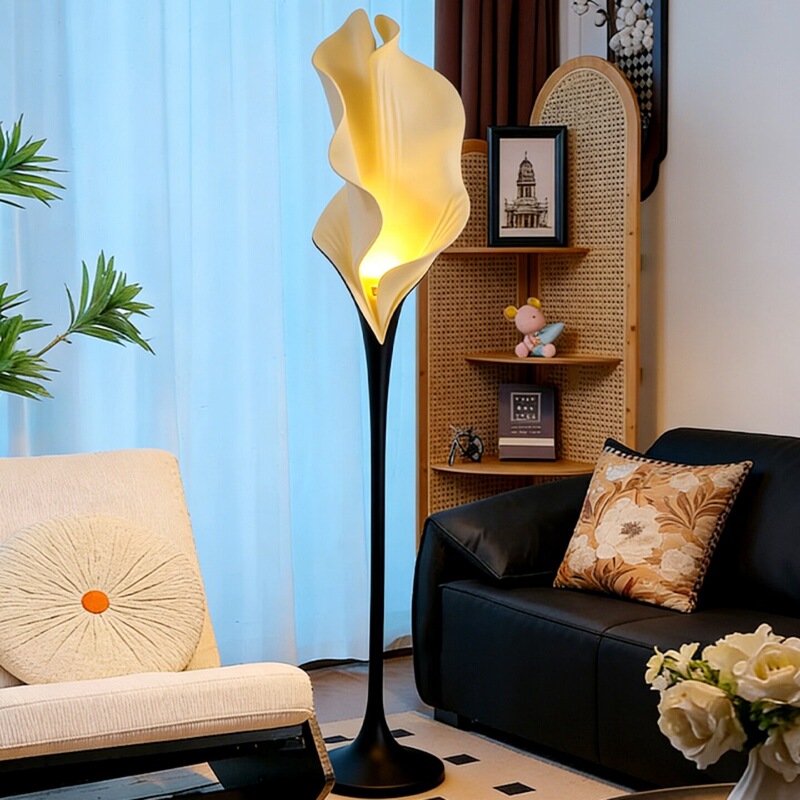 Italian-Style Calla Lily Floor Lamp with High Aesthetic Value, Light Luxury Design for Lobby, Designer Living Room, and Artistic Decorative Ambient Lighting Next to the Sofa