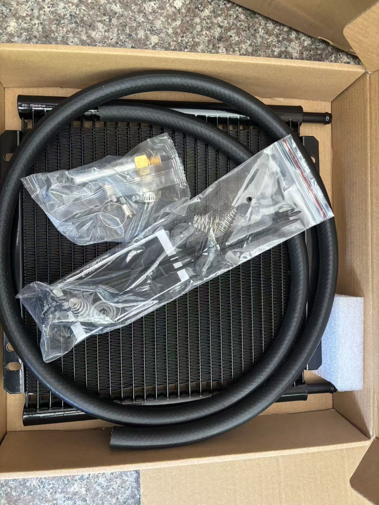 Derale Universal Oil Cooler 8000 Series Car Transmission Modified Oil Cooler Cross-Border Hot-Selling Product