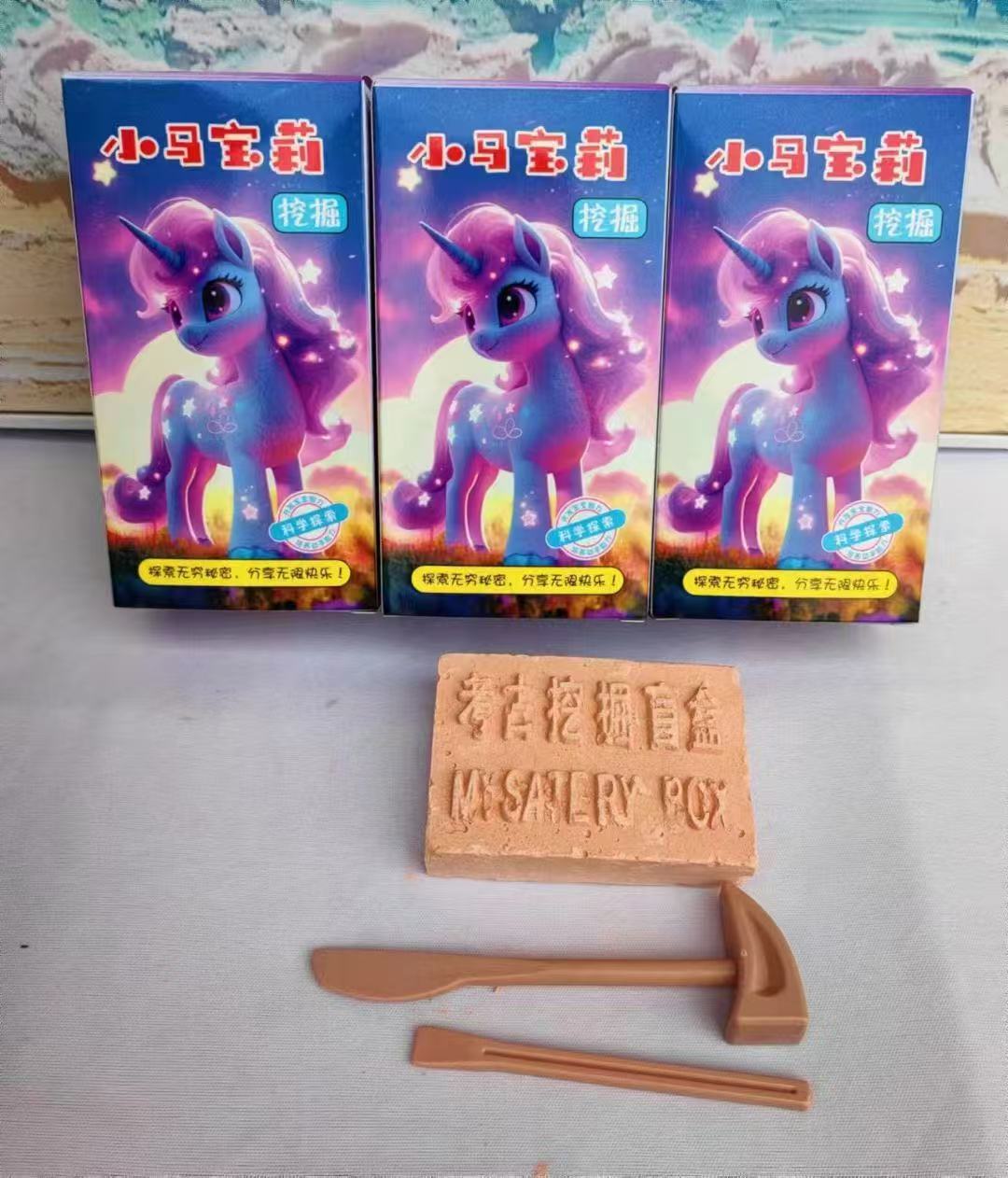 Pequeño caballo LI