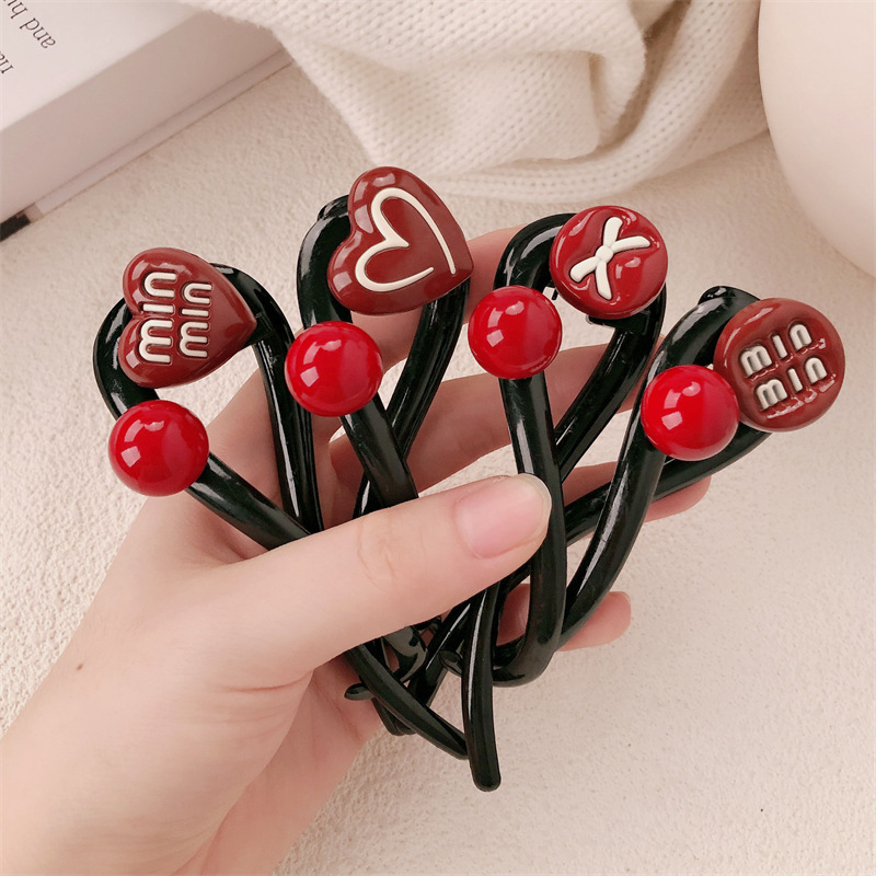 Anchor rojo torcido clip de cabello para mujeres de alta calidad 2024 nuevo clip de agarre de una palabra en la parte posterior de la cabeza clip de tiburón para niños