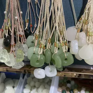 厂家批发外蒙料仿和田玉挂件吊坠唐马，方形平安扣，牛角管