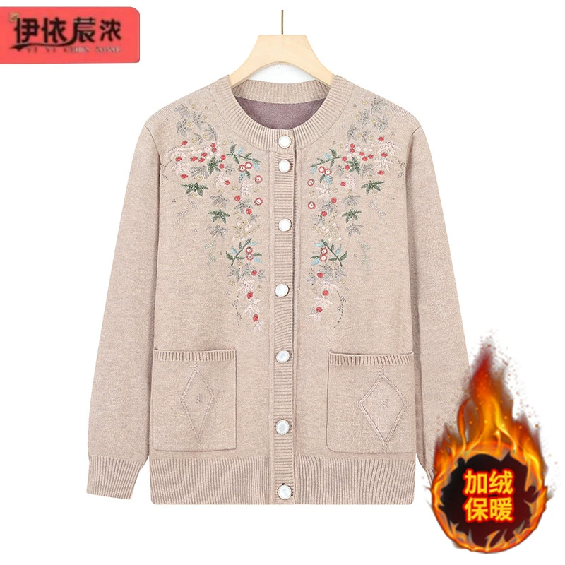 60-летняя бабушка свитер плюс бархат