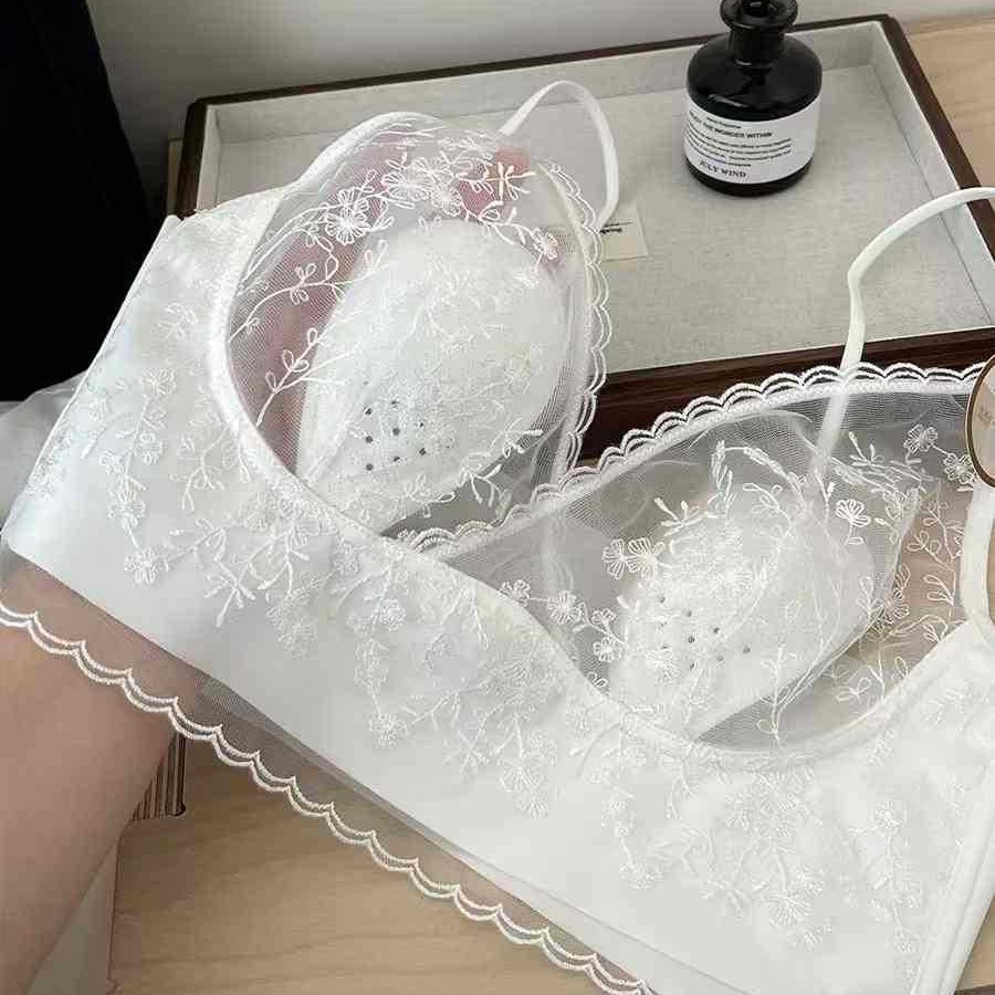 Venta directa de fábrica Comercio electrónico transfronterizo Sudeste de Asia Vietnam Tailandia Ladies Sin costuras Lace Conejo Ear Cup Recolección de sujetador lateral