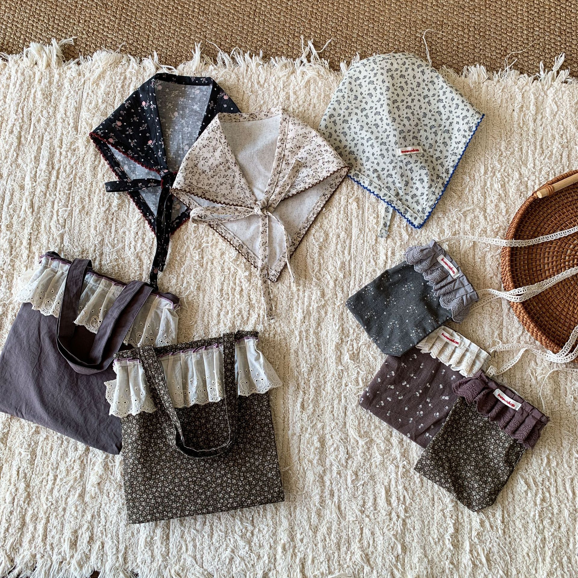 Sugar Pear ropa infantil accesorios de primavera ropa 2026 nuevos accesorios para niños encantadores bolsas de bebé pañuelos