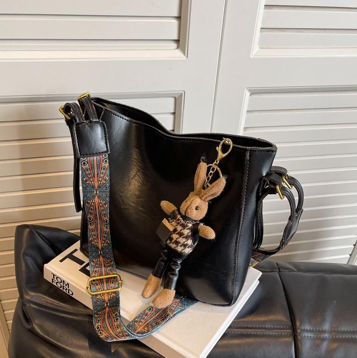 Bolsa casual simple para mujeres 2025 nuevo bolso de cubo universal estilo extranjero de alta calidad bolso de hombro