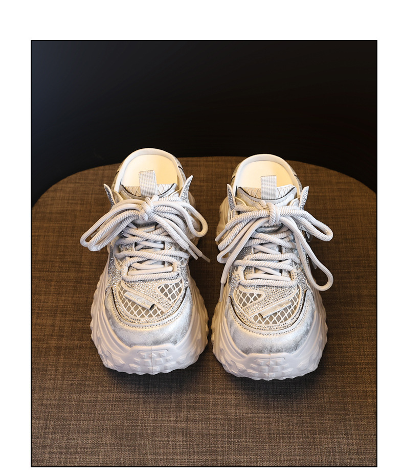 Giày sneaker nữ đế dày chunky thiết kế mũi trùm họa tiết thiên nga đen — màu trắng, bạc chi tiết 19
