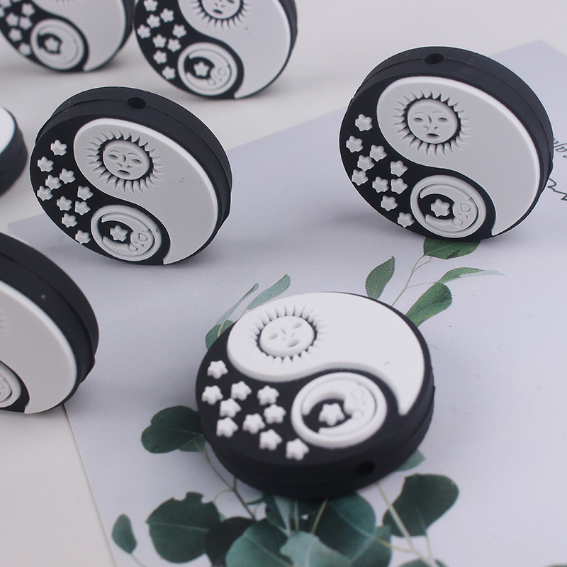 Lugar de fábrica, joyas de bolígrafo con cuentas, estrellas, luna, chismes, yin y yang, accesorios de pulsera con cuentas, cuentas de silicona al por mayor