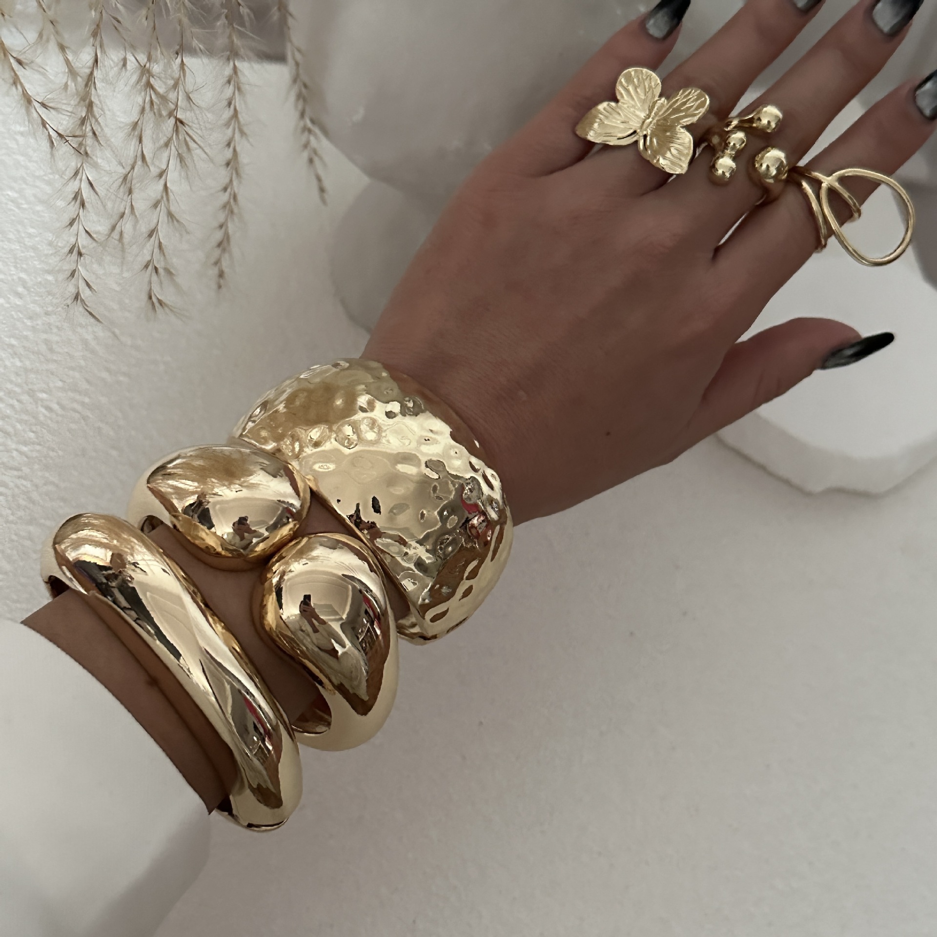 59g Weight Rings, Bracelets Classification 1 Piece Quantity Daily Occasion Alloy Material Solid Color, Butterfly Pattern Women's Gender Ring, Plating Design Exaggerated Style Exaggerated Solid Color Butterfly Alloy Ring Plating Women's Rings Bracelets 2