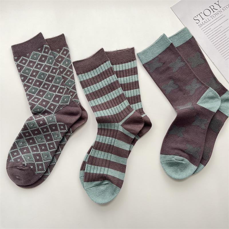 Femmes Rétro Motif Pied-de-poule Fibre De Polyacrylonitrile Crew Socks Une Paire display picture 5