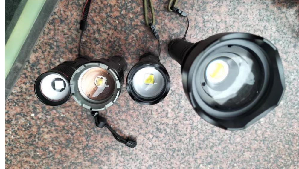 The new P50P90 aluminum alloy flashlight flood emergency warning electric telescopic zoom flashlight