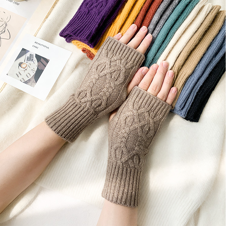 Unisex Sweet Simple Style Solid Color Gloves 1 Pair display picture 11