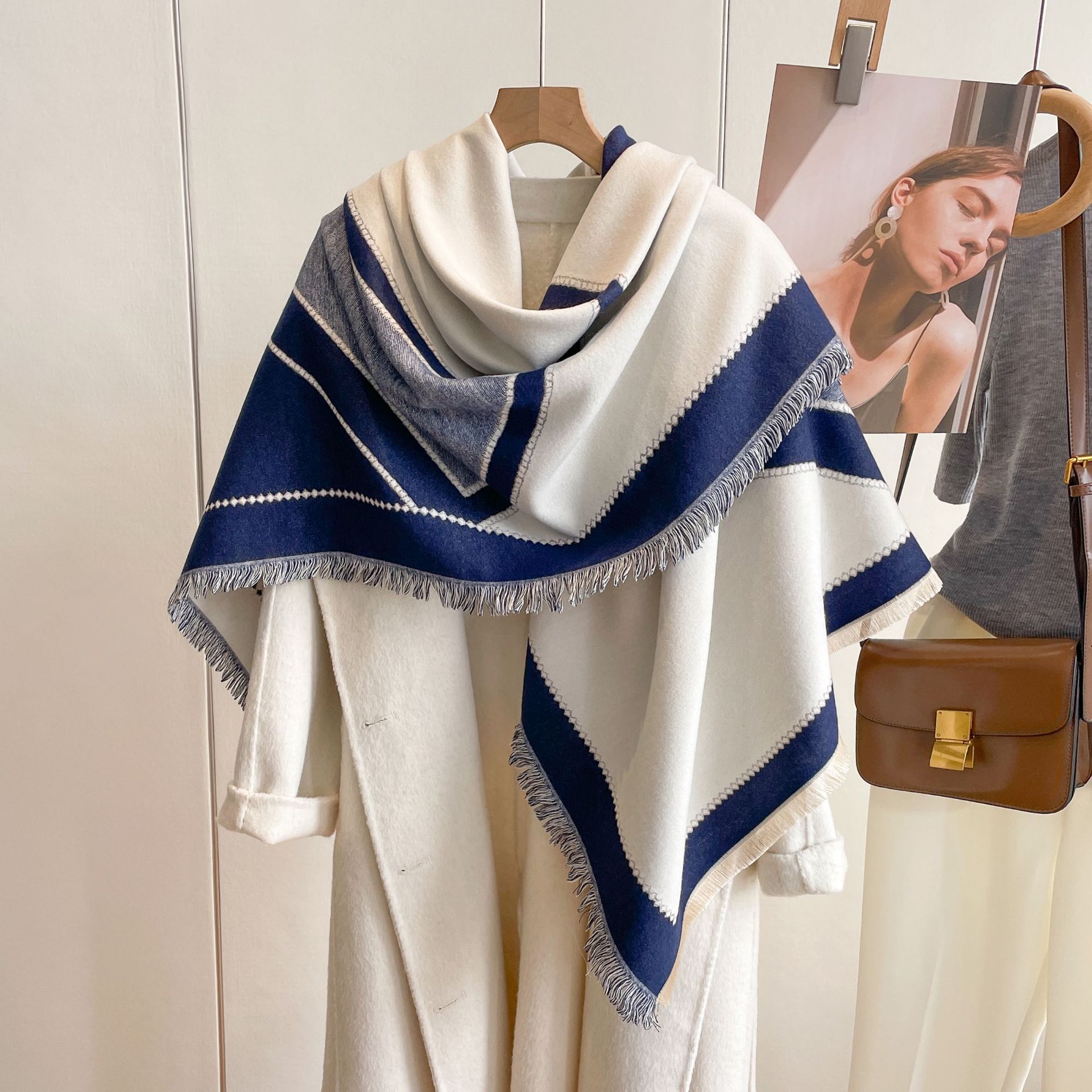 Dongdaemun estilo coreano bufanda de Cachemira a juego de colores de moda para mujer Otoño e Invierno engrosada bufanda cálida borla de cuatro lados bufanda cuadrada grande