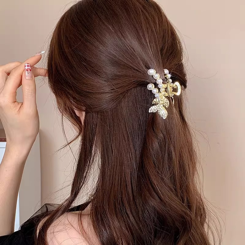 Pinza de metal, pequeña hembra, medio atado en el lado, pinza de pelo, temperamento, sentido de alto nivel, horquilla de nicho, pinza de pelo rota simple, accesorios para el cabello