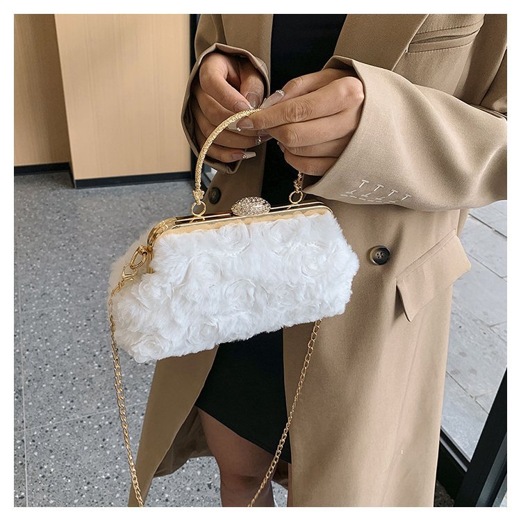 Women's Small Plush Solid Color Streetwear Shell Lock Clasp Shoulder Bag Crossbody Bag Chain Bag display picture 4