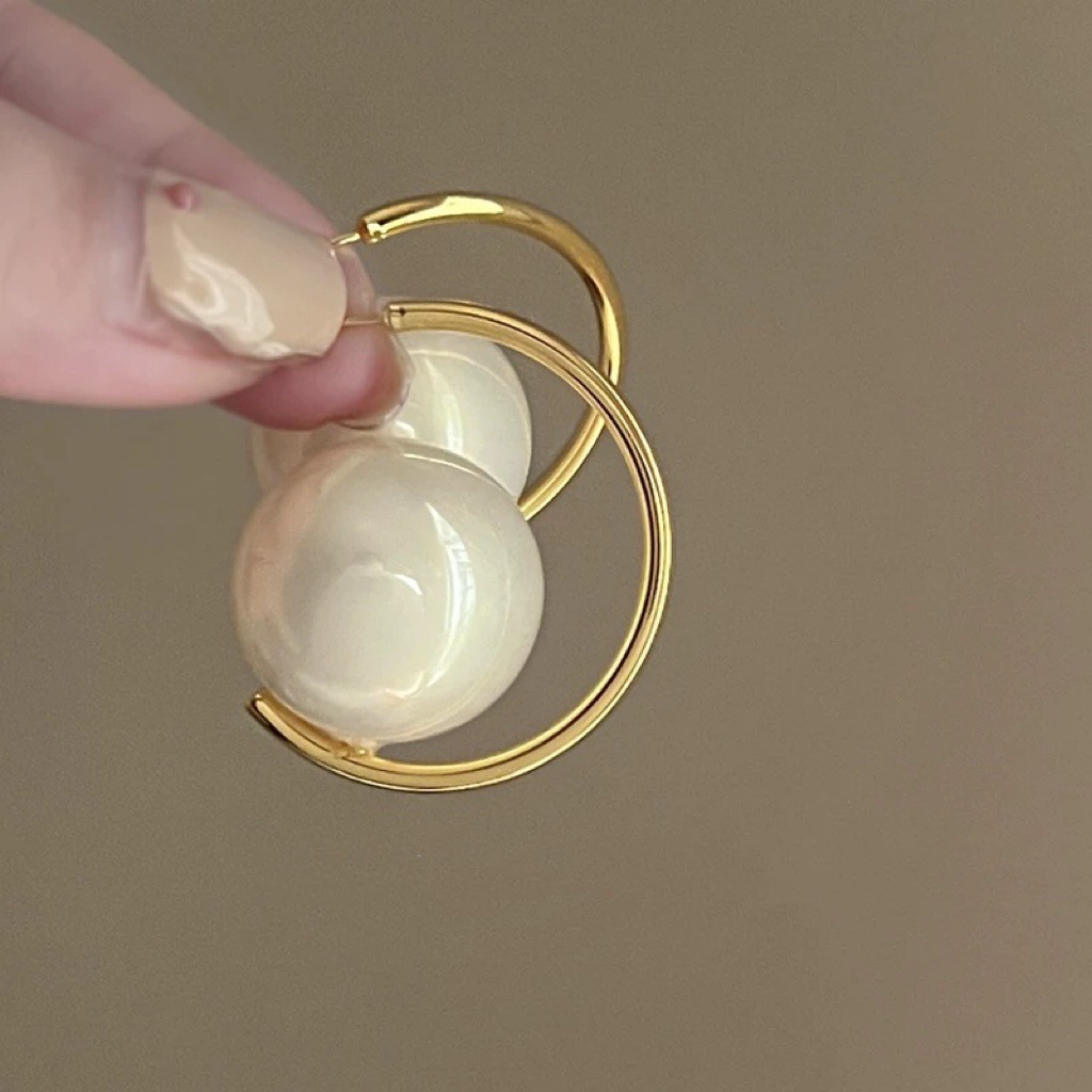 Pendientes de perlas de mariposa de flores retro de oro real, agujas de plata galvanizadas, pendientes de diseño exagerado, pendientes de sentido avanzado de nicho