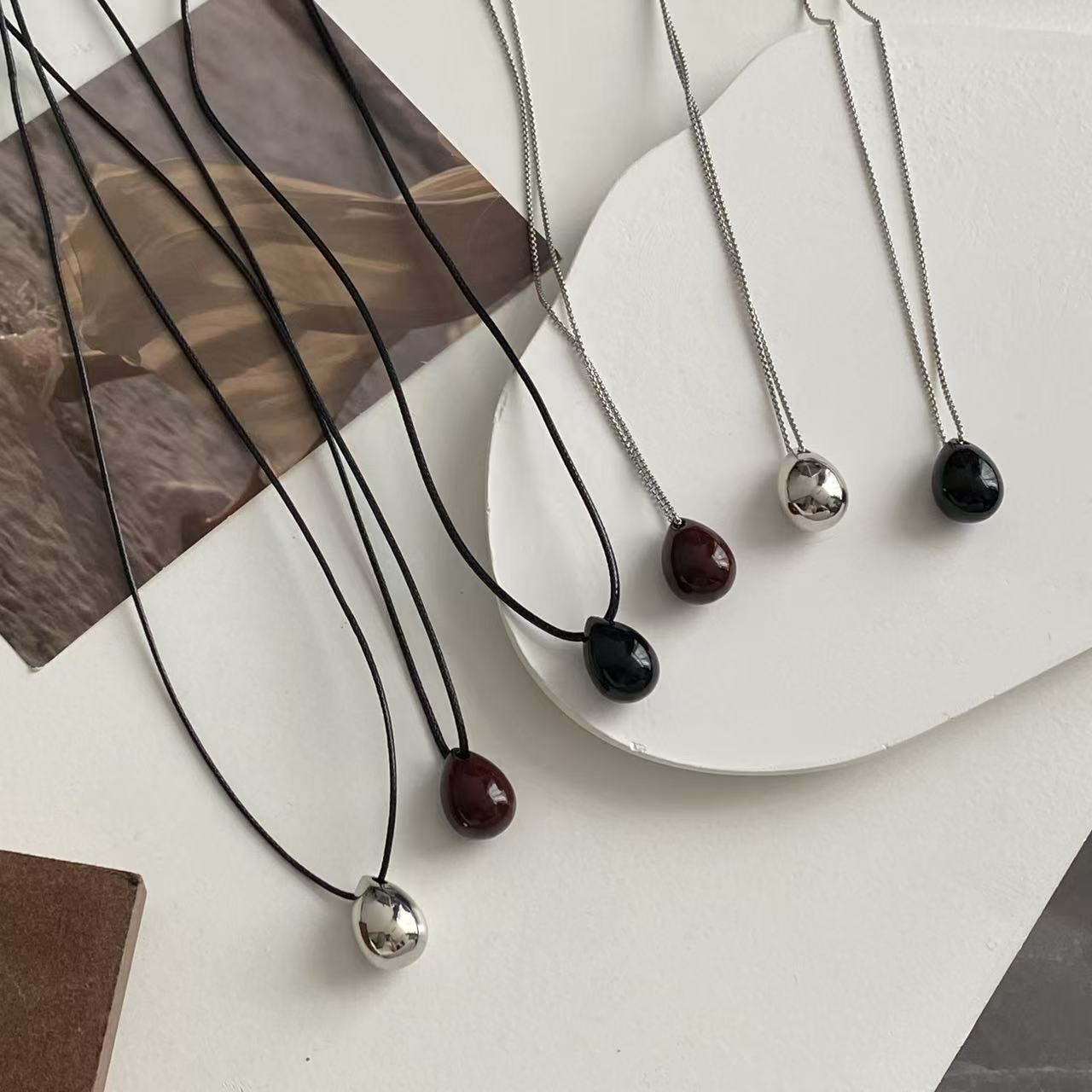 Solid Water Drop Minimalist Style Versatile Long Necklace for Women, High-End Simple Autumn and Winter Sweater Chain Accessory