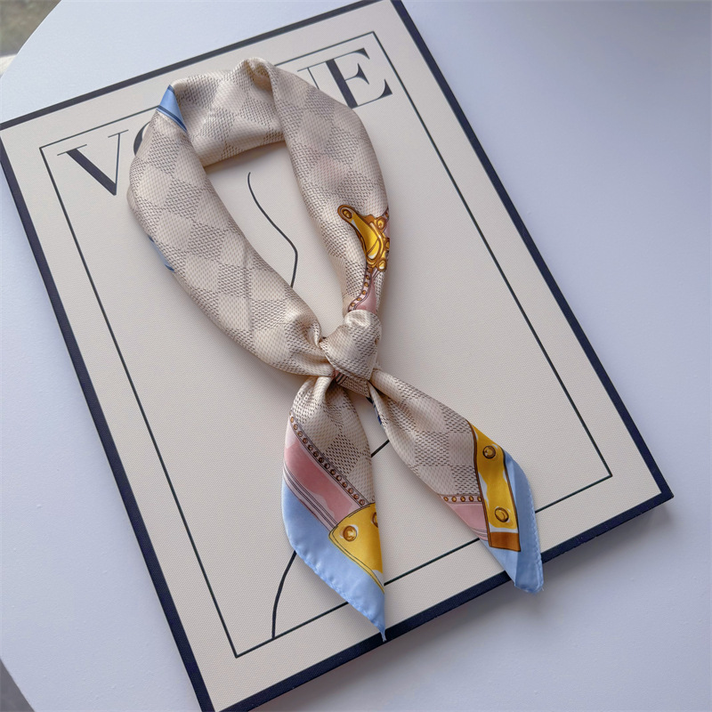 Primavera y verano nueva bufandas de impresión de letras de satén 70 × 70 bufandas de seda pequeñas bufandas cuadradas de alta calidad bufandas de estilo francés