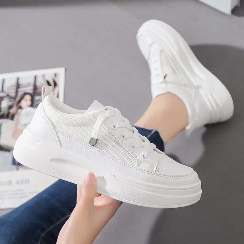 Pequeños zapatos blancos para mujeres 2025, nuevos zapatos de skate de primavera, zapatos de suela gruesa, zapatos deportivos casuales de moda
