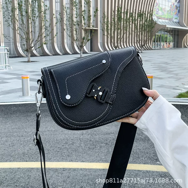 Cross-border new unisex crossbody bag, leather messenger bag with flap closure, business shoulder bag, casual saddle bag