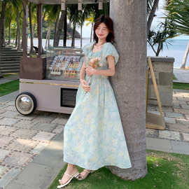 浅绿色碎花连衣裙女2025夏季新款法式小清新甜美温柔风泡泡袖长裙