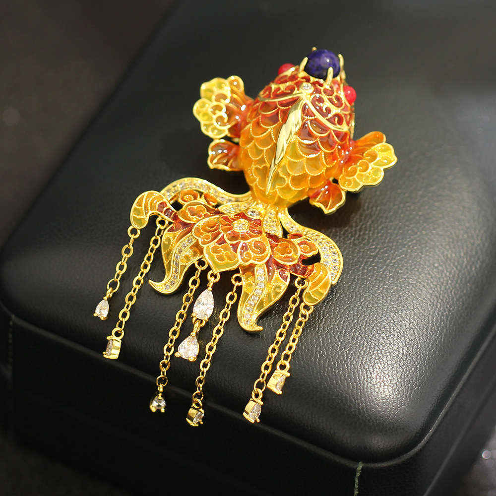 Chinese-style high-end design three-dimensional koi fish tassel brooch, elegant and luxurious, gold and blue enamel pin