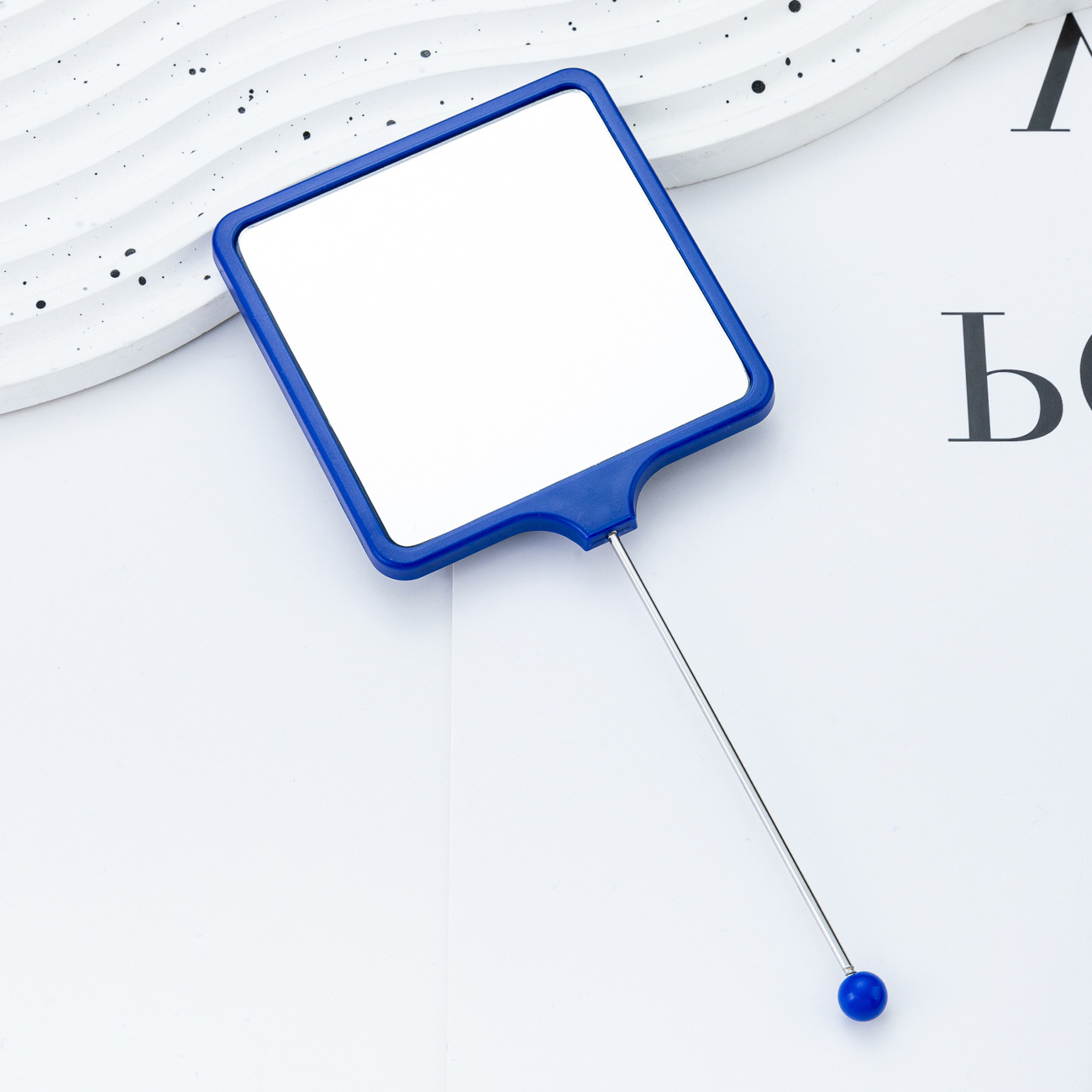 Espejo de mano al por mayor espejo de maquillaje HD multicolor bricolaje cuadrado mango espejo portátil portátil de una cara vestidor espejo