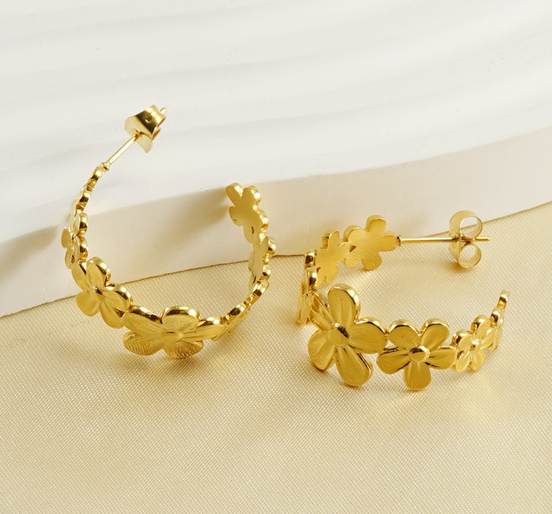 Daily Occasion 304 Stainless Steel Material Retro Flower Titanium Steel Plating Earrings 1 Pair