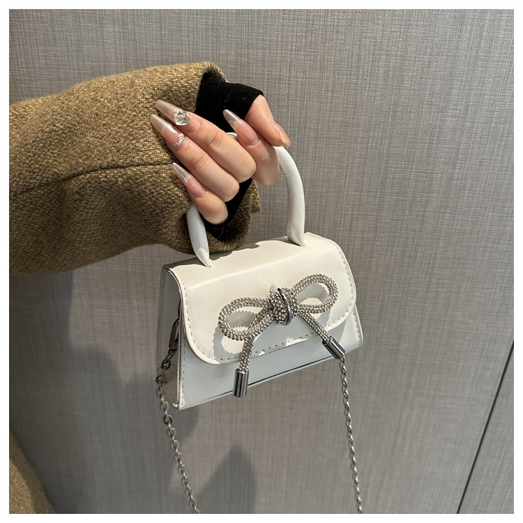 Alta textura estilo Chanel color sólido arco pequeño cuadrado bolso de las mujeres 2023 invierno nueva cadena crossbody del hombro