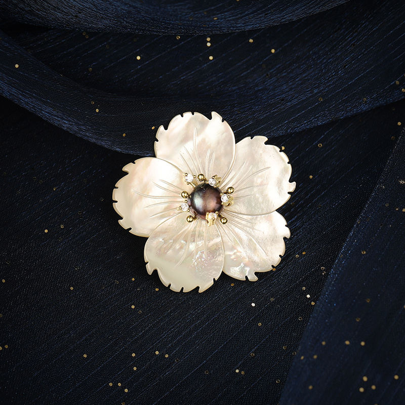 Flower Pattern Women'S Gender Plating, Inlay Design Elegant Style Elegant Flower Copper Plating Inlay Freshwater Pearl Shell Zircon Women's Brooches