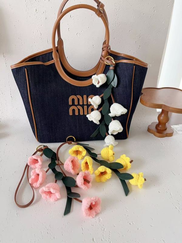 MIU バッグペンダントスズラン手織りウールニットフラワーチューリップキーペンダントファッションカーペンダント|undefined