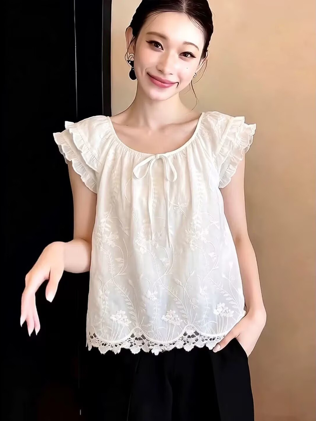 Áo sơ mi nữ tay phồng thêu hoa kiểu Nhật cổ tròn — trắng