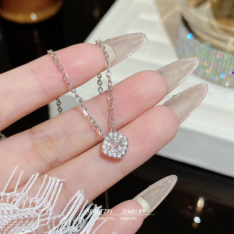 日韓風万能で上品なチタン鋼ネックレス、軽やかな高級感、個性的なデザインのペンダント、新作、色褪せない、シンプルな鎖骨チェーンアクセサリー|undefined