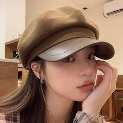 韓国の百合ベレー帽の女性は秋冬に顔を見せます。