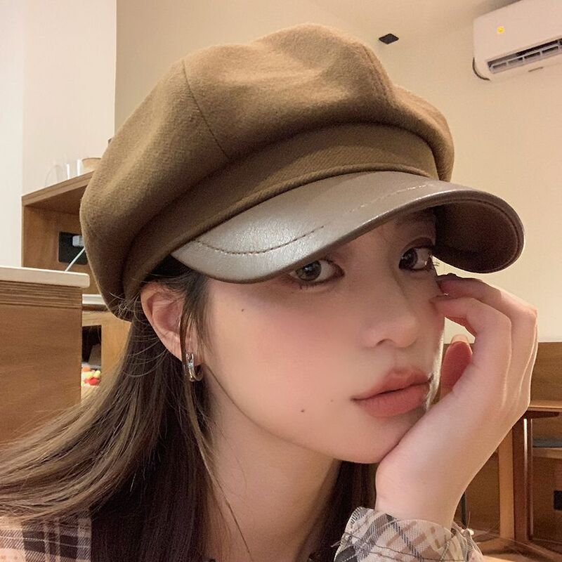 日本系の百合ベレー帽の女性は秋に顔を見せます。|undefined