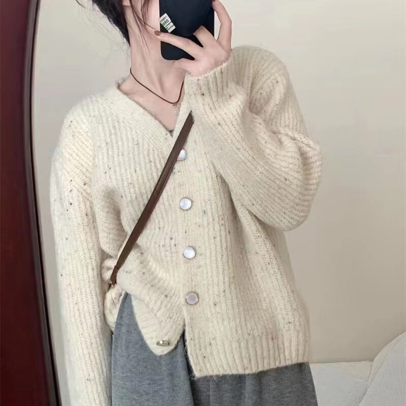 New Autumn and Winter Colorful Dot Knit Cardigan for Women, Loose Fit, Elegant, Thick V-Neck Floral Sweater Coat, Long Sleeves, Versatile New Autumn and Winter Colorful Dot Knit Cardigan for Women, Loose Fit, Elegant, Thick V-Neck Floral Sweater Coat, Long Sleeves, Versatile
