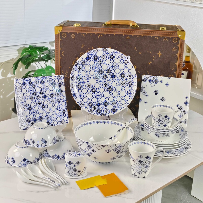 European-Style Light Luxury Bone China Dinnerware Set, Blue and White Patterned Bowls and Plates, Complete Set, Leather Suitcase Gift Box, Souvenir Gift European-Style Light Luxury Bone China Dinnerware Set, Blue and White Patterned Bowls and Plates, Complete Set, Leather Suitcase Gift Box, Souvenir Gift
