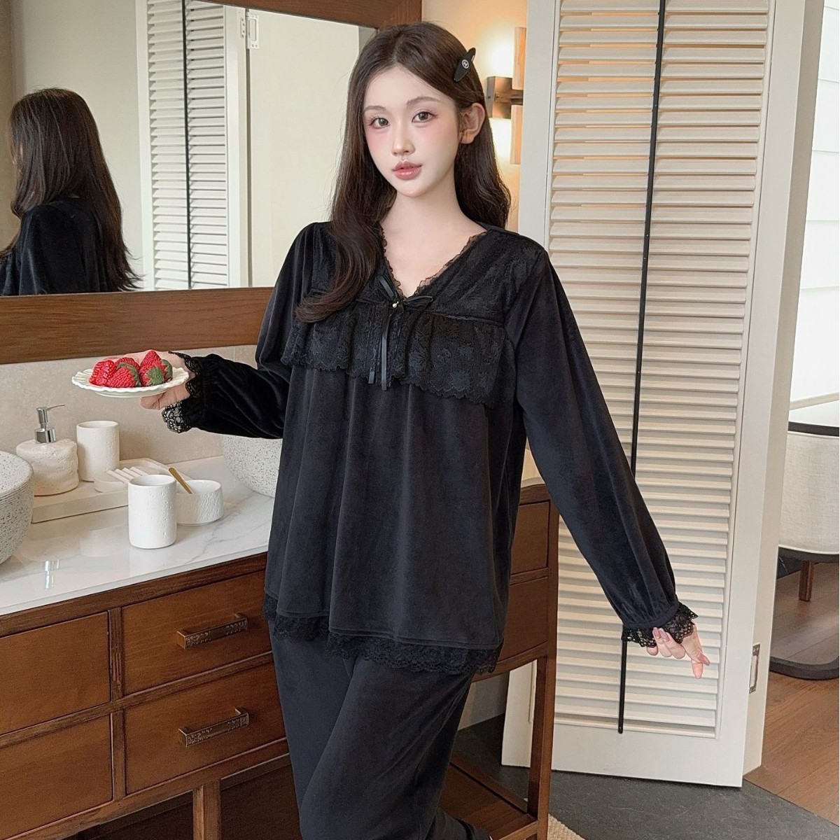 New high-end island velvet lace princess-style suit for autumn and winter, solid color, warm and comfortable long-sleeve pajamas