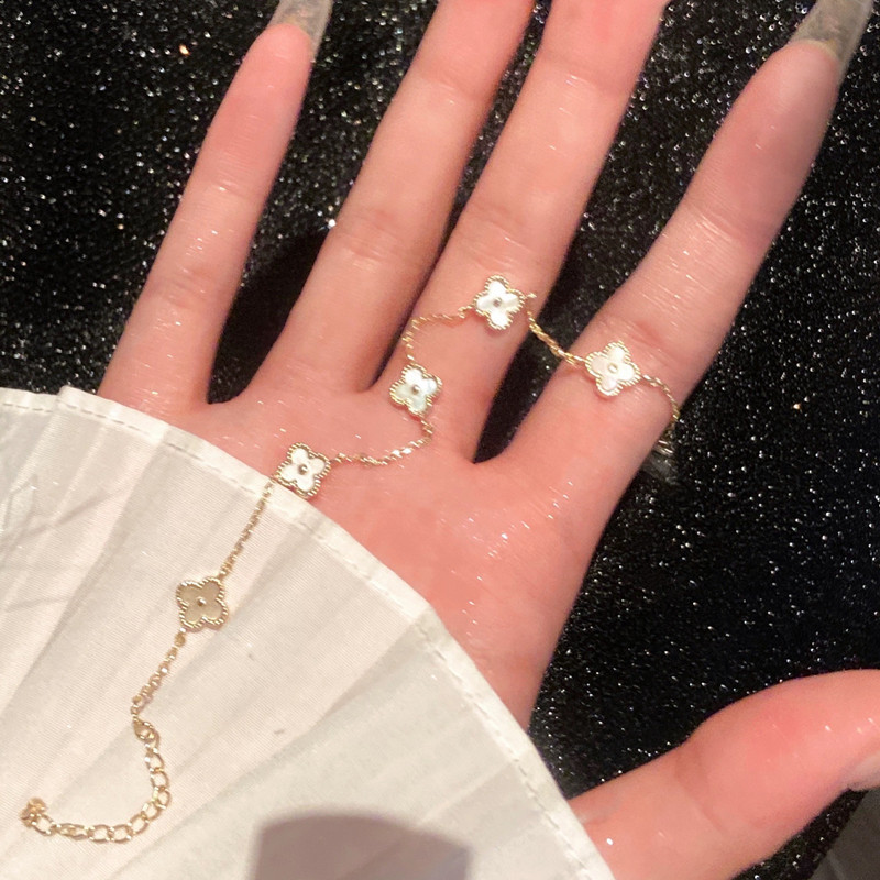 Cute white elegant brand small bracelet