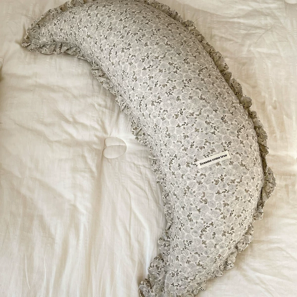 No. 004 cotton and linen crescent pillow