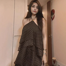 ZA�羳�W�����QŮ�b���uͨ�����ļ��r�в��c�B���b첱�I�B��ȹ