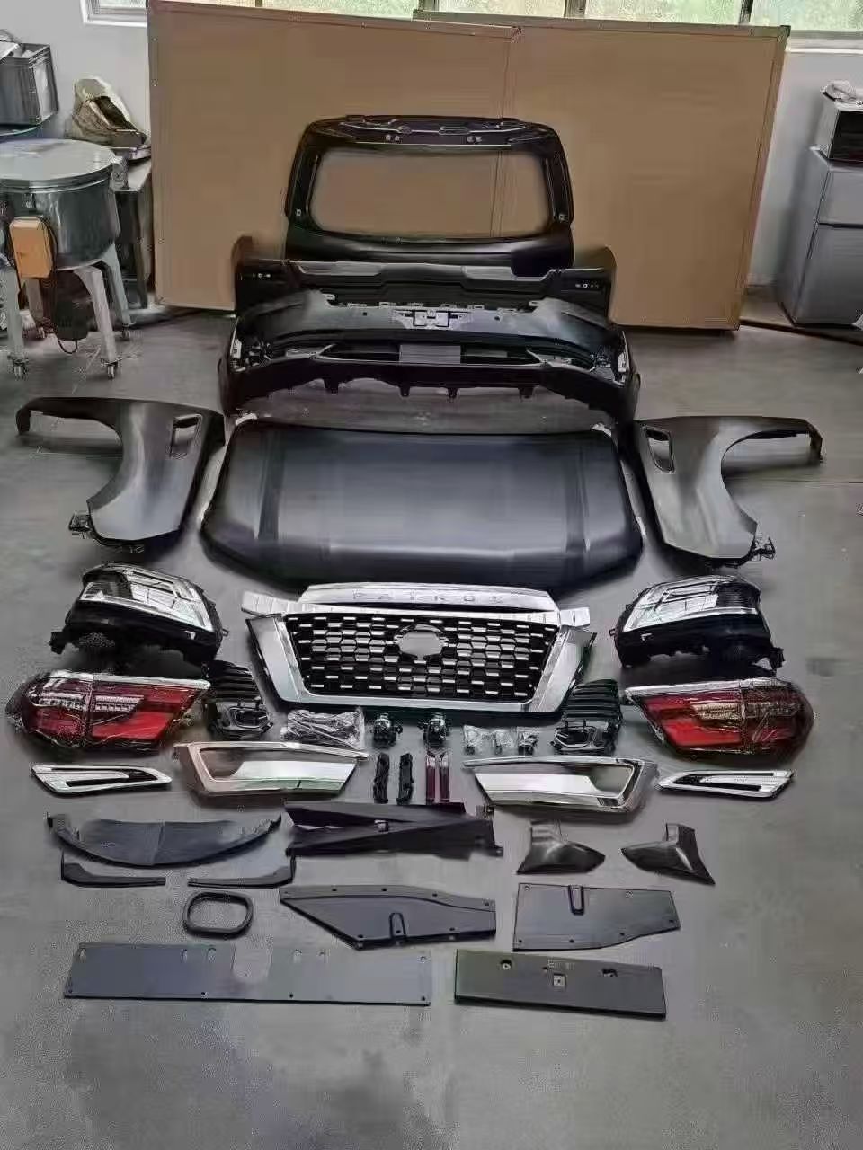 Suitable for 20 Nissan Patrol Y62 Full Set of Surround Modification and Upgrade Parts, Bumper, Headlight and Taillight Modification