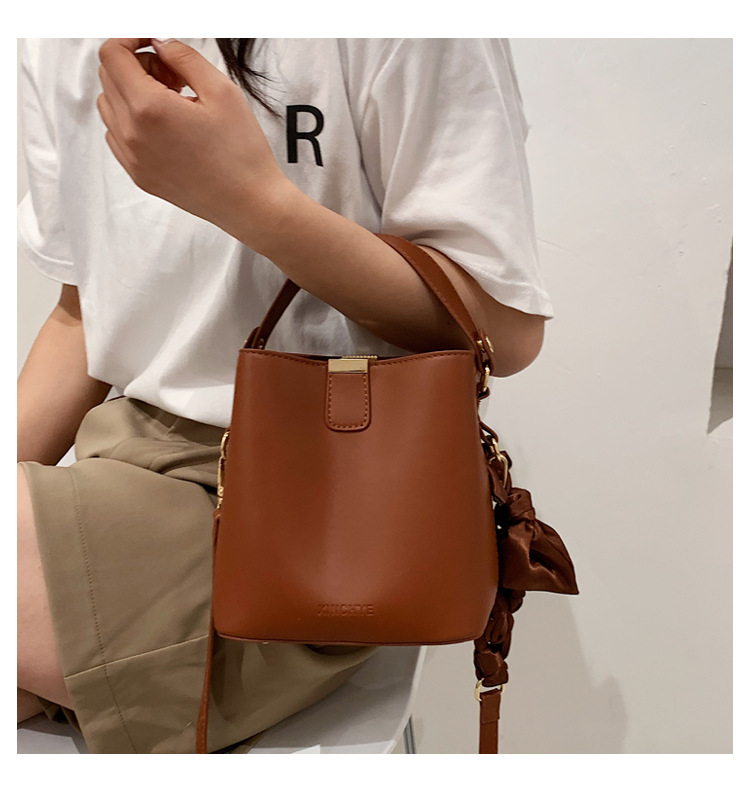 Fashion Silk Scarf Solid Color Single Shoulder Bucket Bag display picture 3