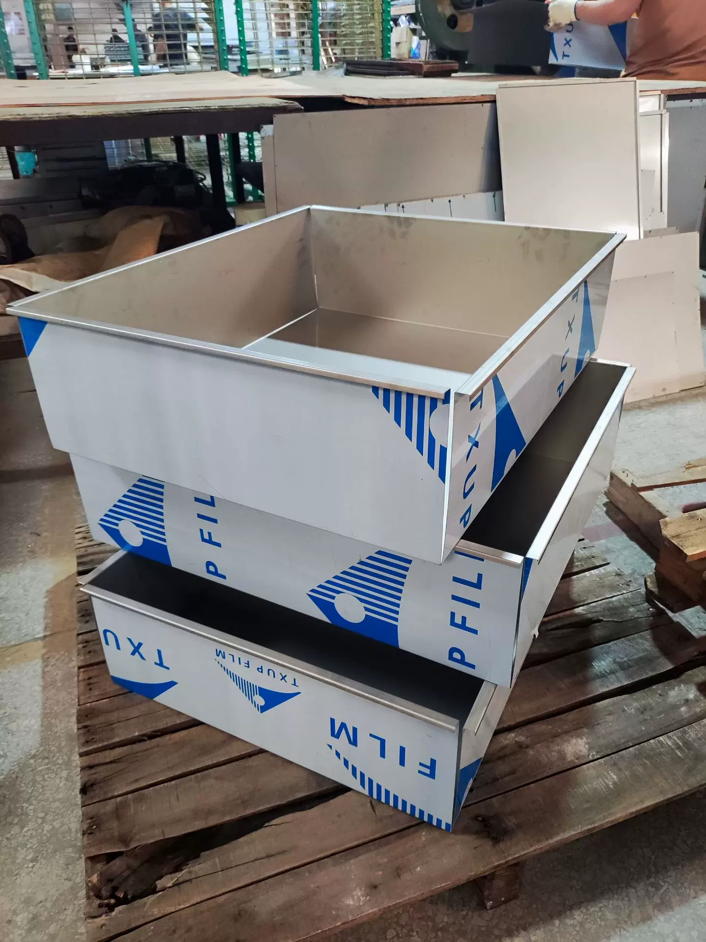 建易钣金不锈钢柜体定制折弯激光不锈钢材料加工厂家直销