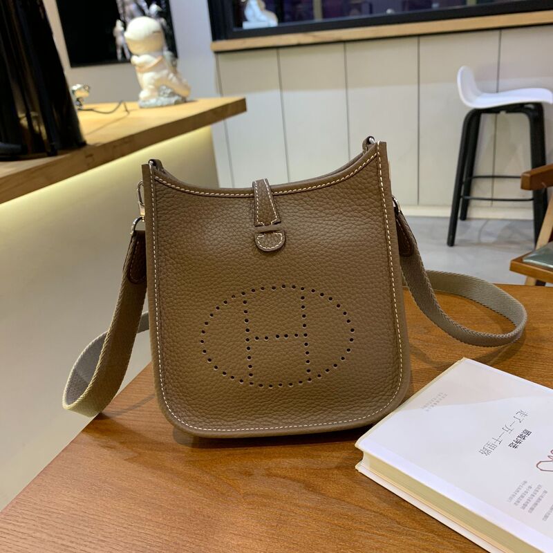 High-end Top Layer Togo Cowhide Bucket Bag Evelyn Genuine Leather Women's Bag Litchi Pattern Hollow Shoulder Crossbody Small Square Bag High-end Top Layer Togo Cowhide Bucket Bag Evelyn Genuine Leather Women's Bag Litchi Pattern Hollow Shoulder Crossbody Small Square Bag