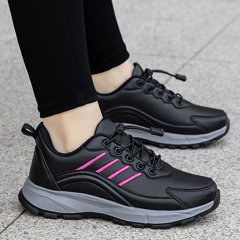 Мамины туфли, спортивная обувь, женская осенне-зимняя новая кожаная водонепроницаемая нескользящая легкая дорожная обувь для женщин среднего и пожилого возраста.