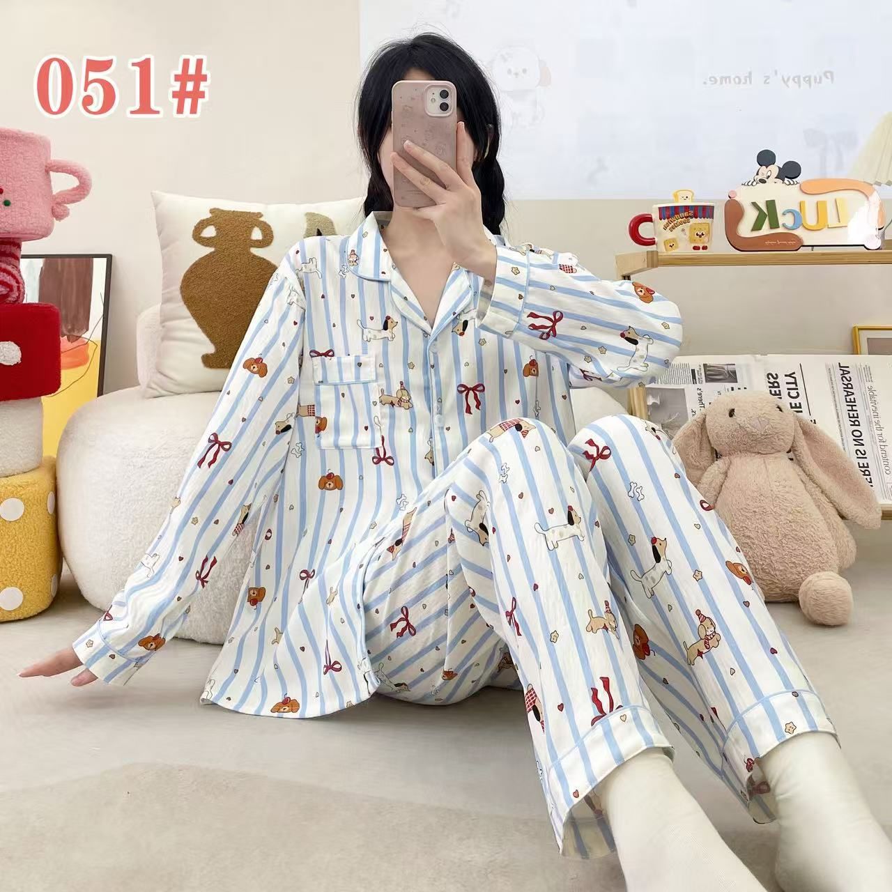 Venta al por mayor transfronteriza rebeca de verano solapa dibujos animados lindo pantalones de manga larga pijamas mujer nube algodón estilo simple servicio a domicilio