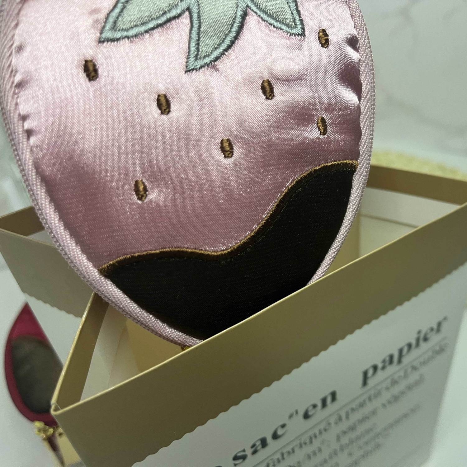 Bonita caja de joyería de fresa bordada portátil mini bolso rosa vino rojo masculino mujer madura